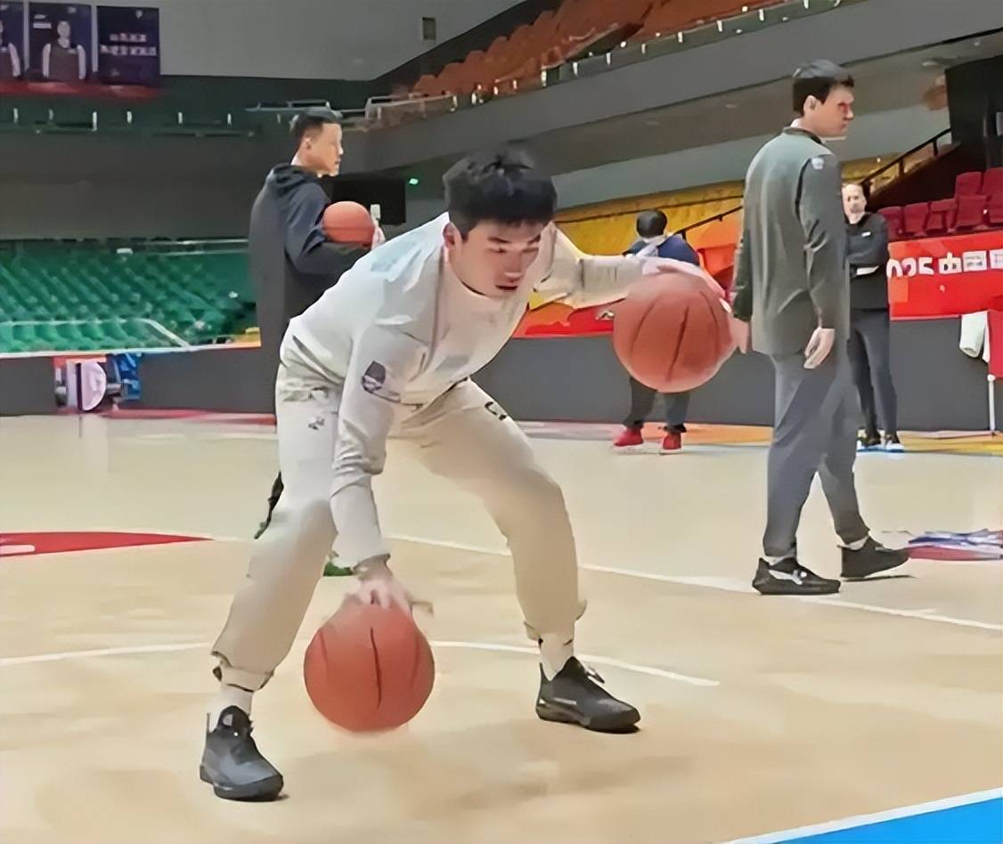 包含热身比赛结束，球员备战决赛阶段的词条