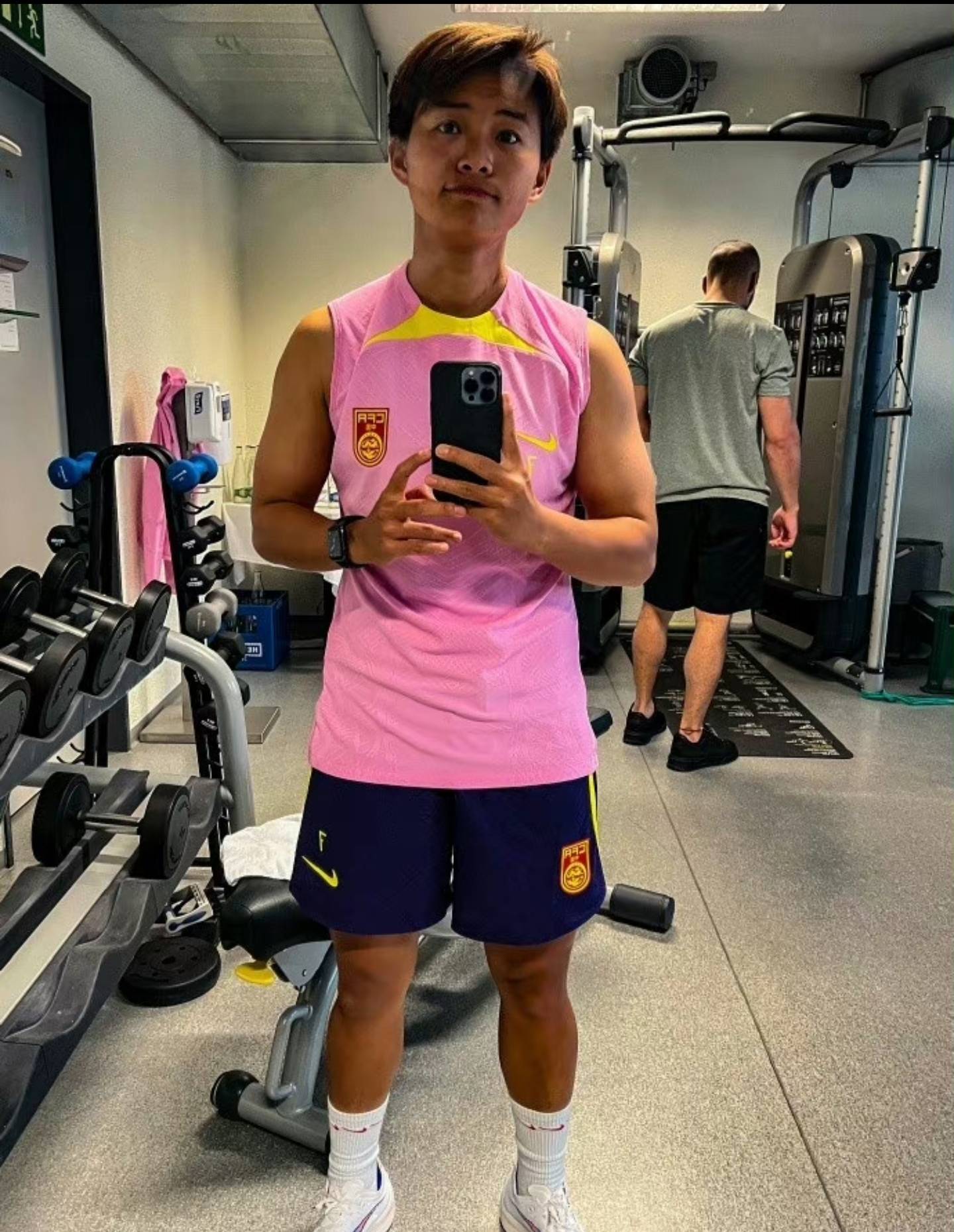 包含瑞士女足运动员技艺高超，备受关注的词条